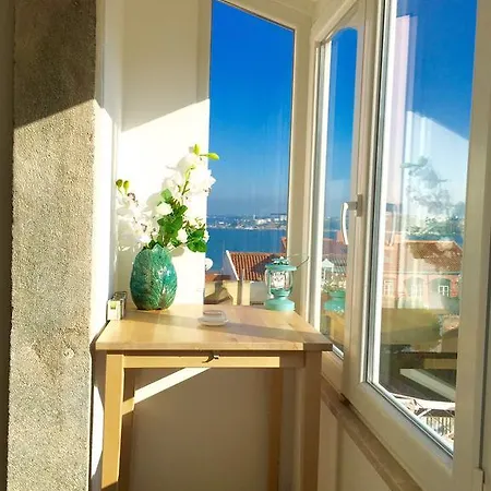 Lisbon Secret & River View Family Flat
