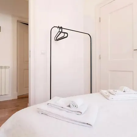 Lisbon Secret & River View Family Flat *